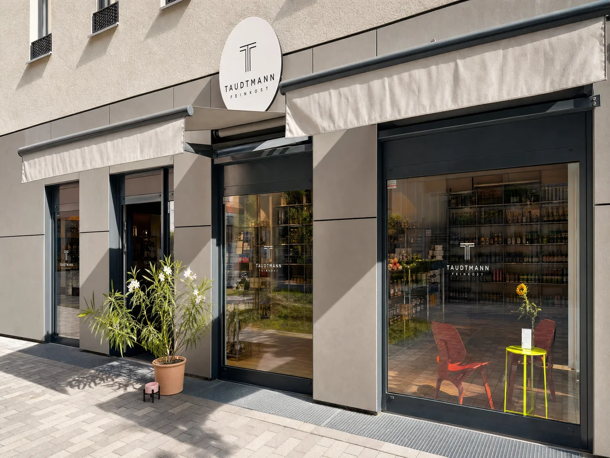 Außenansicht des Ladengeschäfts von Taudtmann in Berlin-Moabit